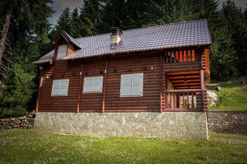 Triangle Woodhouse Villa Plav Exterior photo